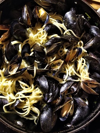 mussels in white wine sauce3